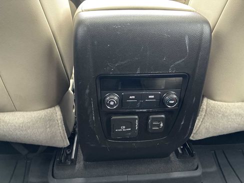 Used 2019 Buick Enclave Essence w/ LPO, Sport Appearance Package image 20