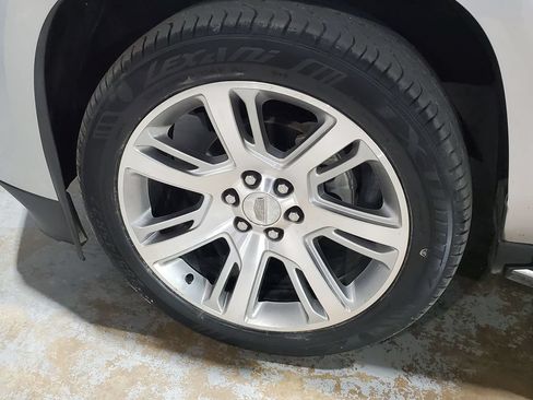 Used 2018 Cadillac Escalade Luxury RWD image 40
