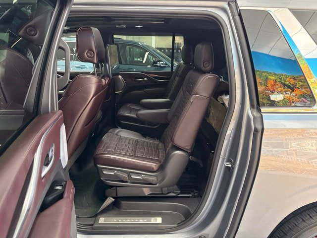 Used 2022 Cadillac Escalade ESV Premium Luxury Platinum AWD/4WD image 38