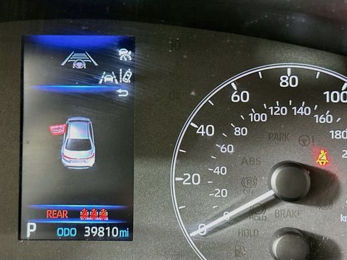 Used 2025 Toyota Corolla LE FWD image 18