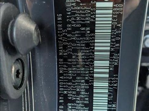 Certified 2025 Toyota Corolla SE image 23