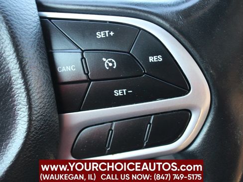 Used 2018 Chrysler Pacifica Touring-L image 22