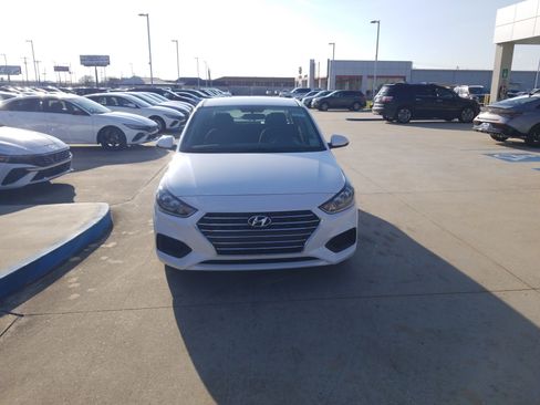 Used 2022 Hyundai Accent SE image 2