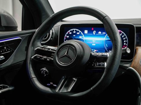 Used 2025 Mercedes-Benz GLC 350e 4MATIC image 14