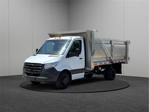 Used 2021 Mercedes-Benz Sprinter 4500 image 4