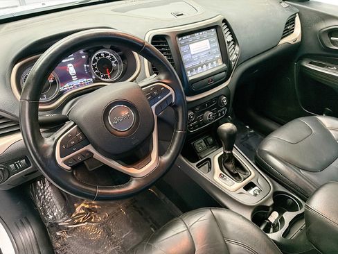 Used 2017 Jeep Cherokee Limited image 7