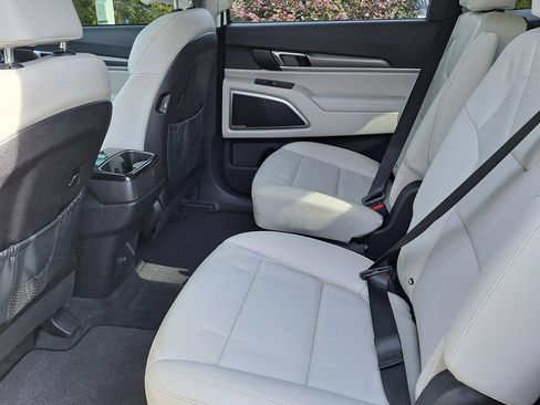 Used 2022 Kia Telluride S image 27