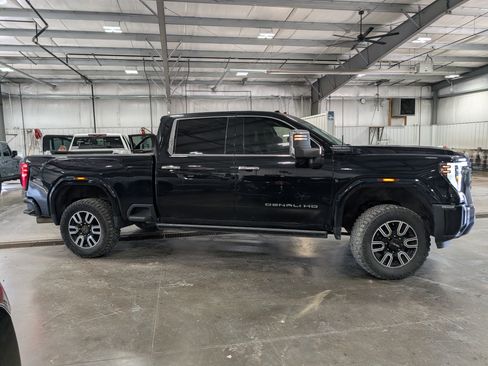 Used 2024 GMC Sierra 2500 Denali Ultimate AWD/4WD image 2