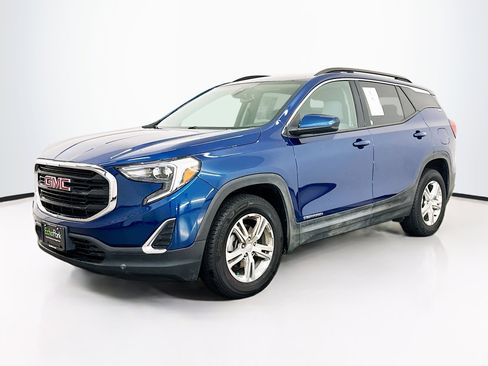Used 2020 GMC Terrain SLE w/ Driver Convenience Package image 3