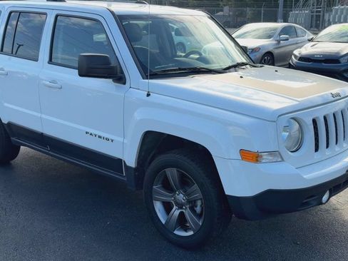 Used 2017 Jeep Patriot Sport w/ Power Value Group FWD image 2