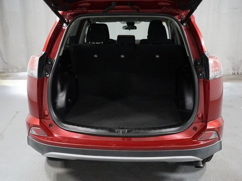 Used 2018 Toyota RAV4 XLE FWD image 34