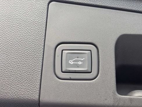 Used 2023 Cadillac XT4 Premium Luxury FWD image 14