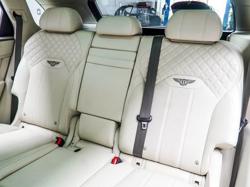 Used 2021 Bentley Bentayga AWD/4WD image 51