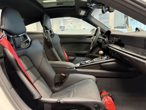 Used 2025 Porsche 911 Carrera image 19