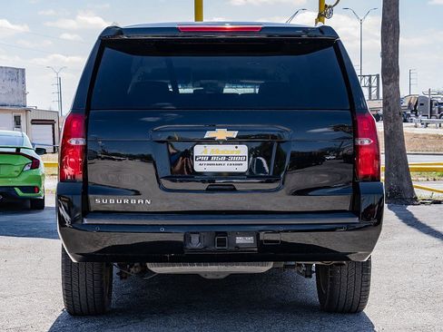 Used 2018 Chevrolet Suburban LT image 6