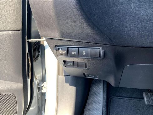 Used 2026 Toyota Corolla Cross XLE w/ Convenience Package FWD image 36