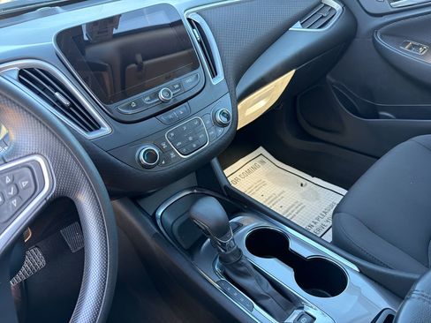 Used 2022 Chevrolet Malibu LT image 10