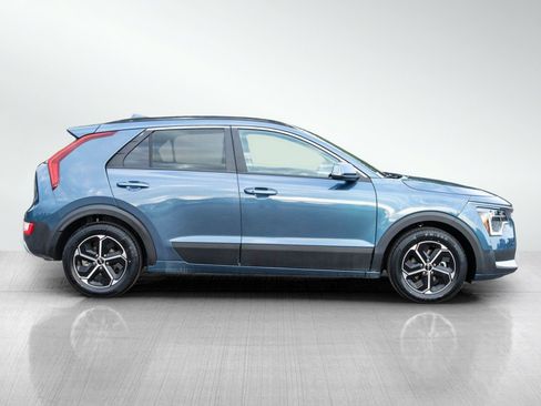 Used 2023 Kia Niro EX w/ EX Cold Weather Package FWD image 7