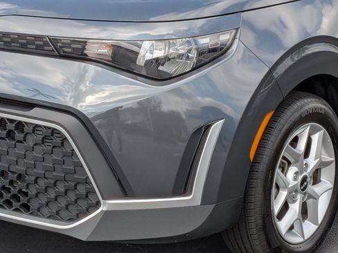 Used 2025 Kia Soul LX w/ LX Technology Package FWD image 9