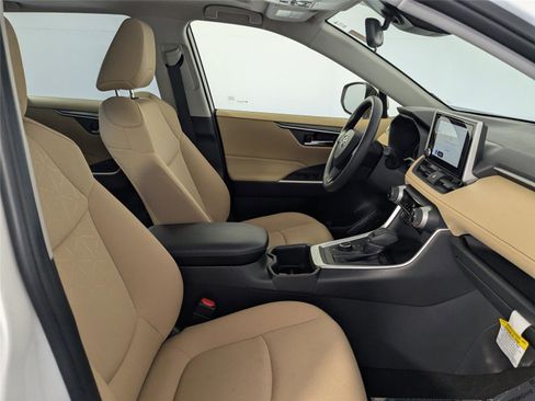 Used 2025 Toyota RAV4 XLE image 26