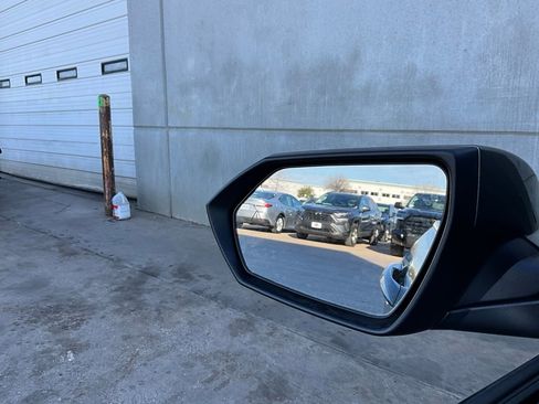 Used 2025 Hyundai Elantra Limited image 20