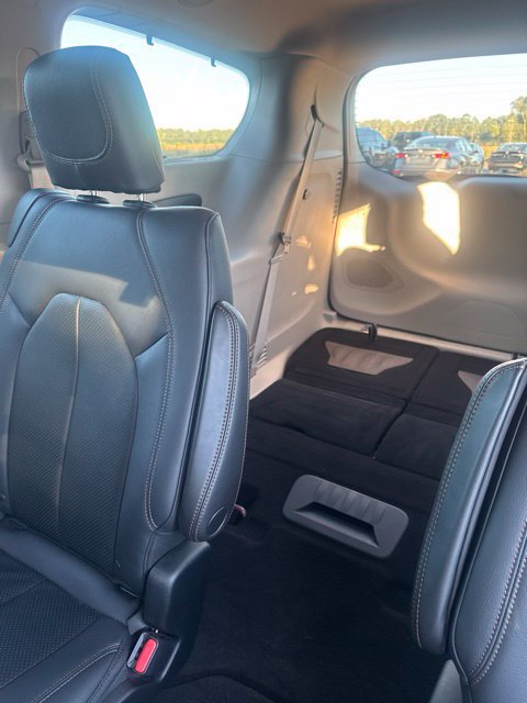 Used 2018 Chrysler Pacifica Touring-L Plus w/ Advanced Safetytec Group FWD image 15