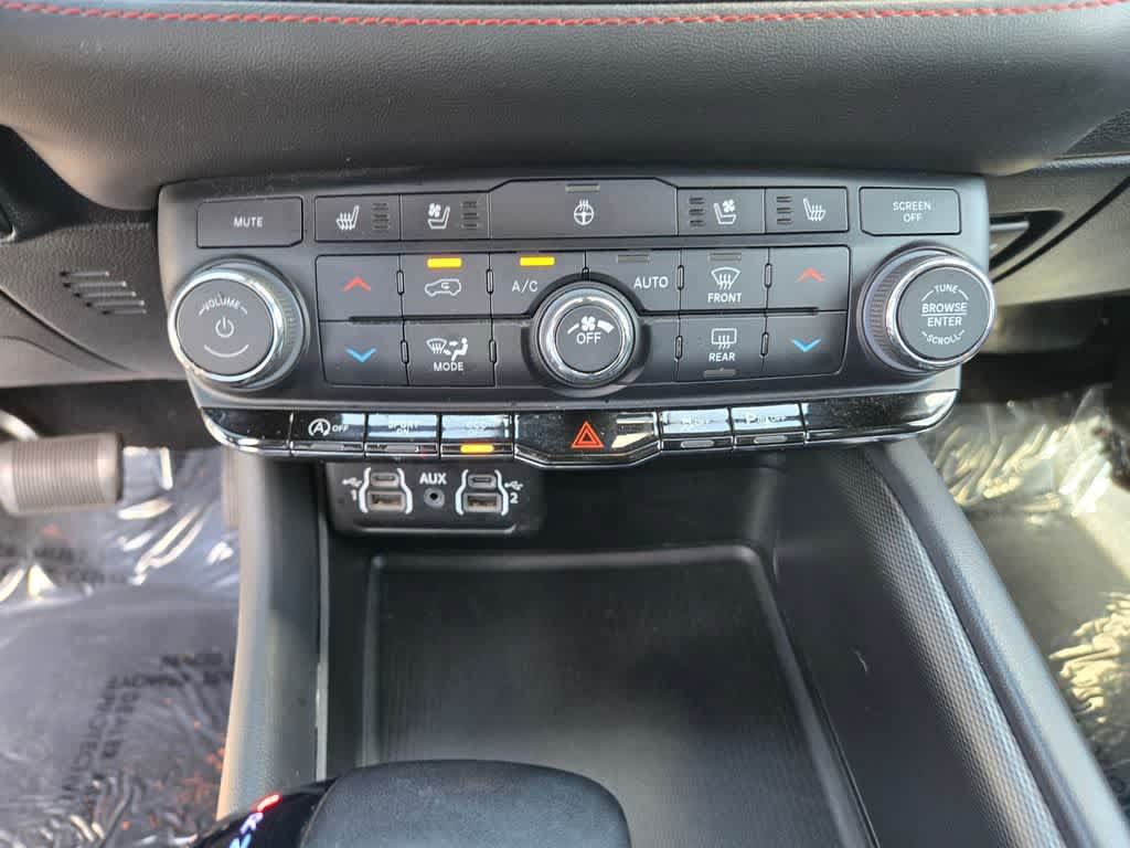 Used 2024 Dodge Durango GT AWD/4WD image 15