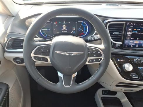 Used 2024 Chrysler Pacifica Limited FWD image 31