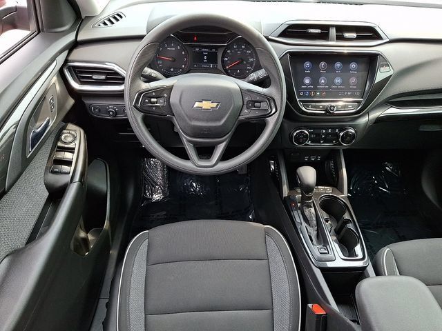 Used 2022 Chevrolet TrailBlazer LT w/ Convenience Package FWD image 12