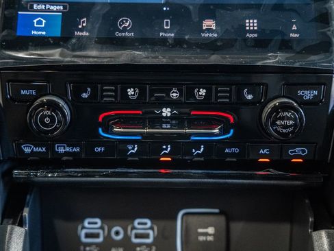 New 2025 Jeep Grand Cherokee L Limited w/ Luxury Tech Group II image 24