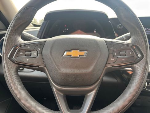 Used 2025 Chevrolet Trax LT image 25