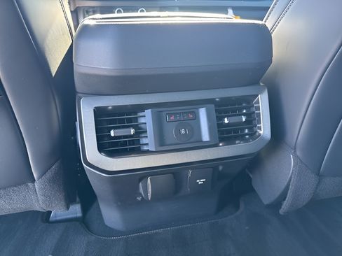 Used 2024 Ford F250 Platinum AWD/4WD image 18