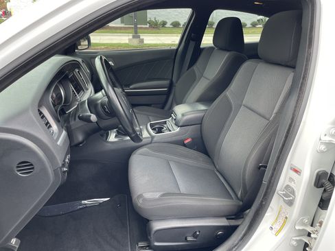Used 2022 Dodge Charger SXT RWD image 15