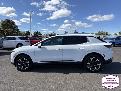 Used 2024 Chevrolet Equinox EV LT AWD/4WD image 2
