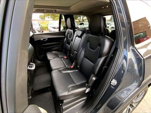 Used 2021 Volvo XC90 T5 Momentum w/ Protection Package Premier image 19