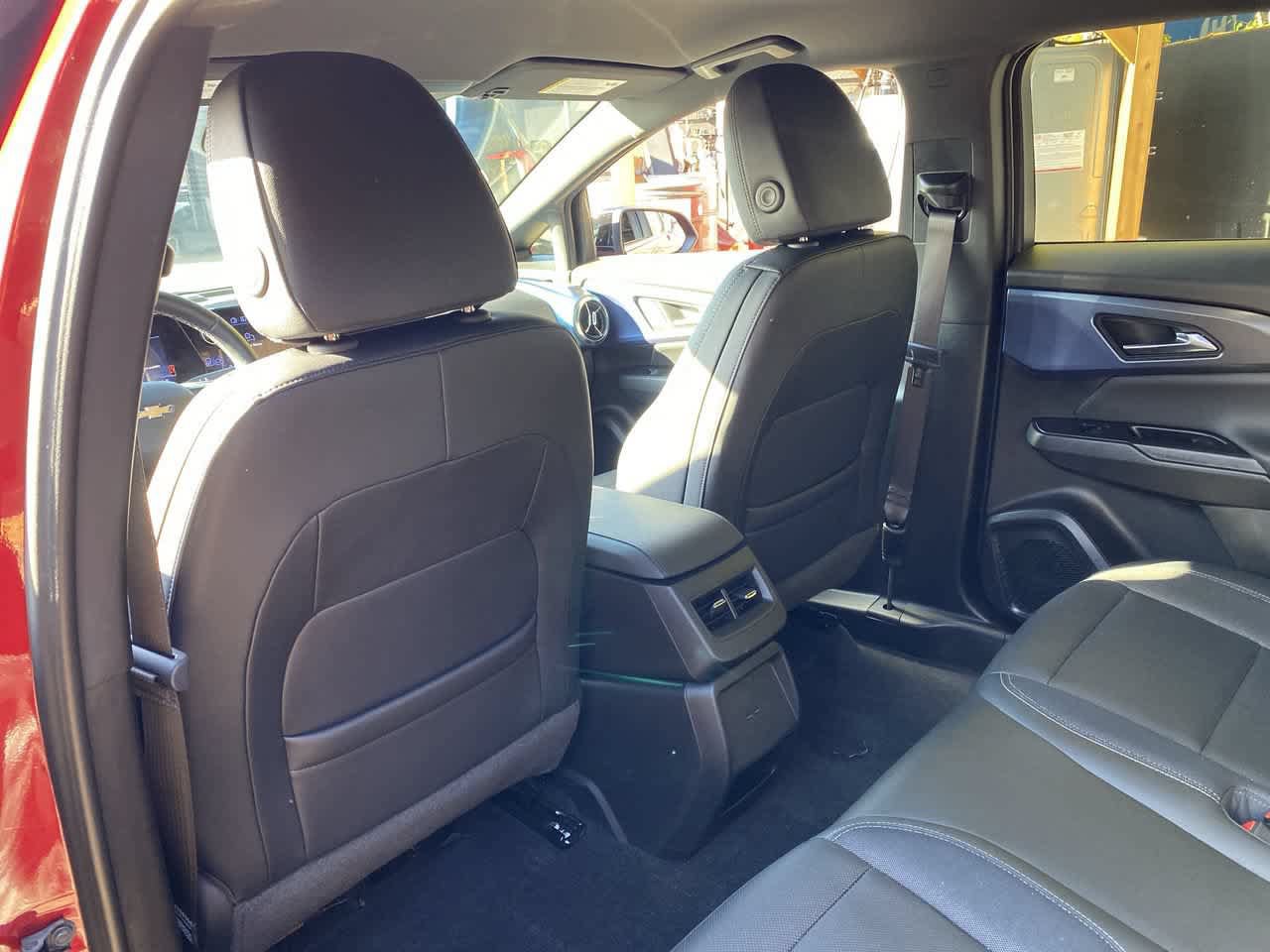 Used 2024 Chevrolet Equinox EV LT w/ LPO, Blackout Package AWD/4WD image 15