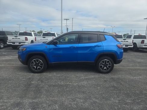 Used 2025 Jeep Compass Trailhawk w/ Trailhawk Elite Group AWD/4WD image 4