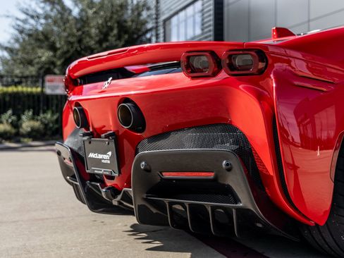 Used 2024 Ferrari SF90 Spider image 13
