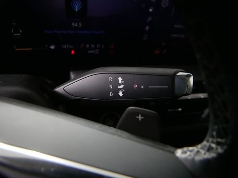 Used 2025 Buick Enclave Avenir image 24