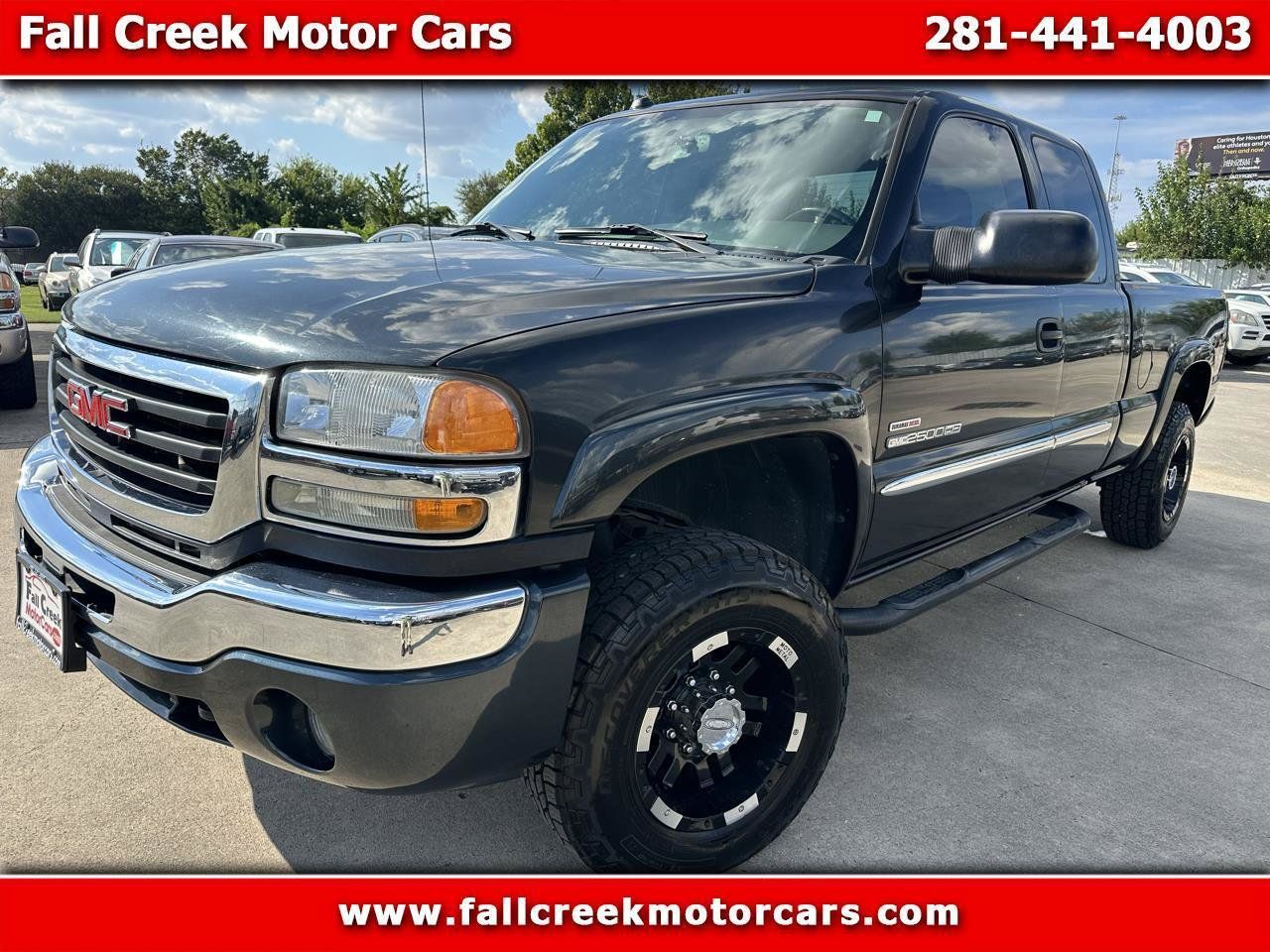 Used 2005 GMC Sierra 2500 SLE w/ Heavy-Duty Power Package AWD/4WD image 1