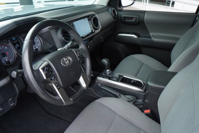 Used 2021 Toyota Tacoma SR5 RWD image 2