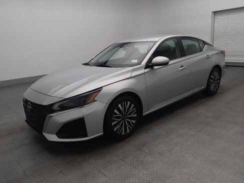 Used 2023 Nissan Altima 2.5 SV image 2