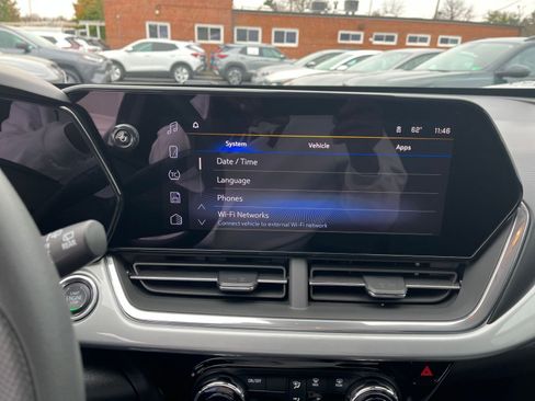 Used 2025 Chevrolet Trax LT image 18