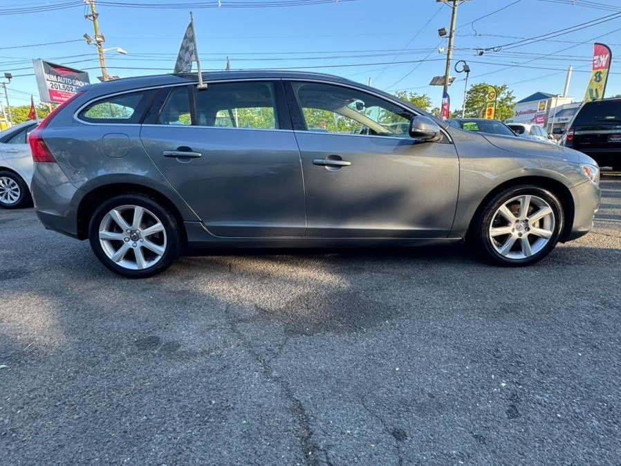 Used 2017 Volvo V60 T5 Premier w/ Convenience Package AWD/4WD image 4