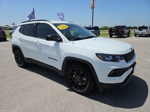 Certified 2026 Jeep Compass Latitude AWD/4WD image 10