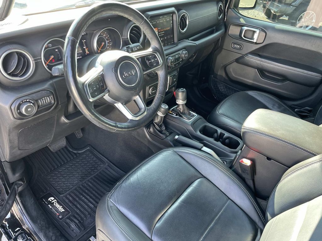 Used 2018 Jeep Wrangler Unlimited Sahara AWD/4WD image 43
