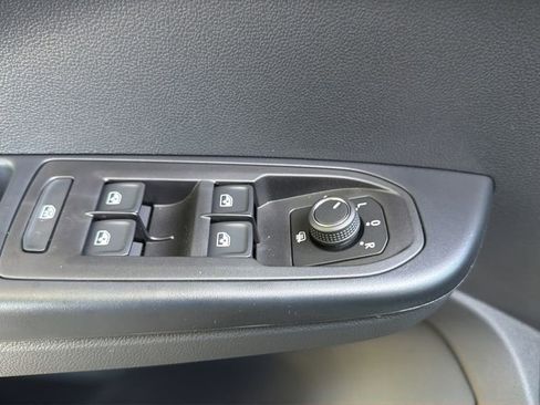 New 2026 Volkswagen Taos SE image 38