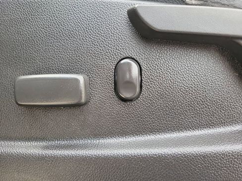 Used 2018 GMC Canyon SLT image 16