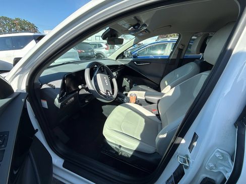Used 2023 Kia Niro EX FWD image 2