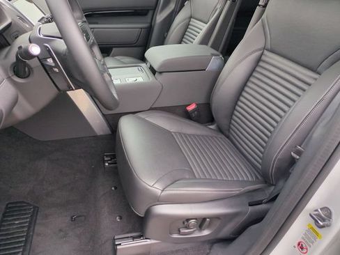 Used 2026 Land Rover Discovery S AWD/4WD image 12